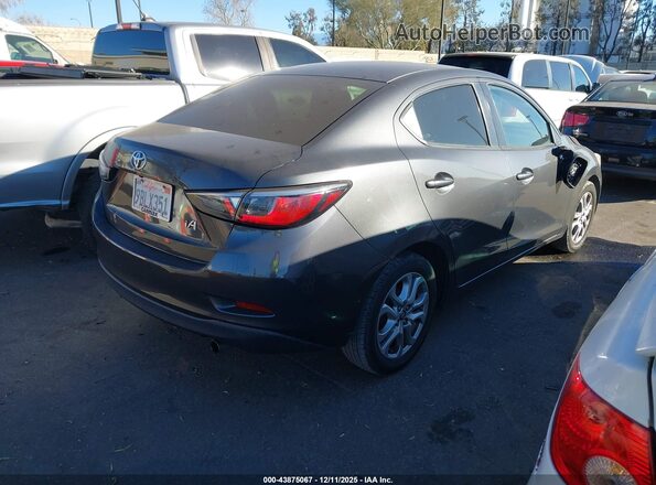 3MYDLBYV6HY168376 2017 TOYOTA YARIS IA Черный Задняя правая четверть