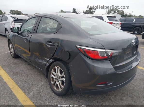 3MYDLBYV6JY329573 2018 TOYOTA YARIS IA Коричневый Вид спереди