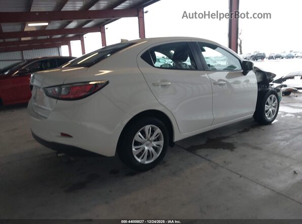 3MYDLBYV6LY712450 2020 TOYOTA YARIS Белый Задняя правая четверть