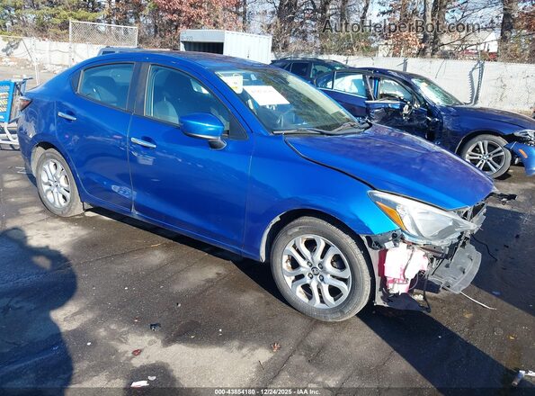 3MYDLBYV8HY154415 2017 TOYOTA YARIS IA Blue Przód prawy