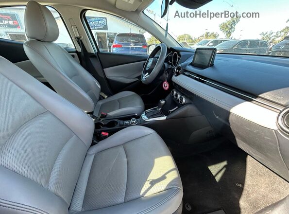 3MYDLBYV8KY509896 2019 TOYOTA YARIS Серебряный Вид сзади