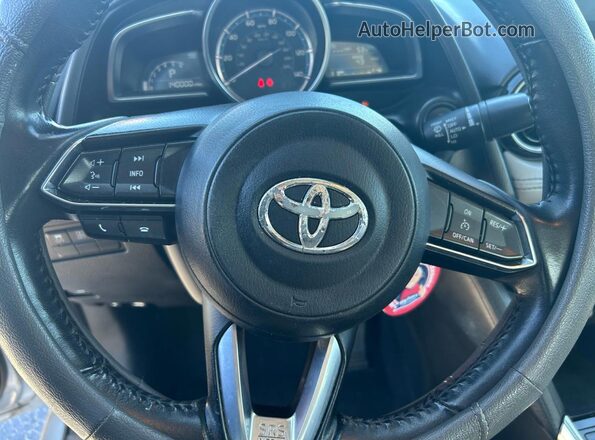3MYDLBYV8KY509896 2019 TOYOTA YARIS Серебряный Вид наклейки с VIN-кодом