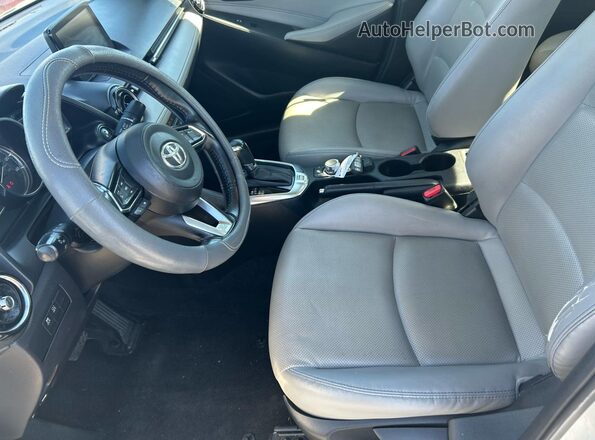 3MYDLBYV8KY509896 2019 TOYOTA YARIS Серебряный Панорамный вид салона 360°