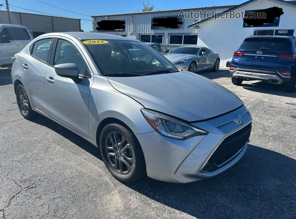 3MYDLBYV8KY509896 2019 TOYOTA YARIS Серебряный Передняя левая четверть