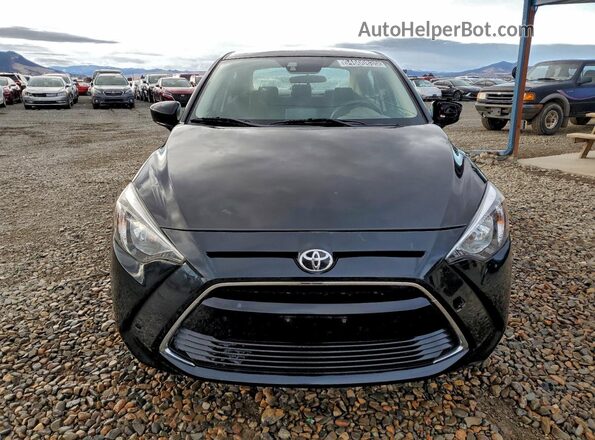 3MYDLBYV9HY180697 2017 TOYOTA YARIS Black Front view