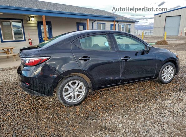 3MYDLBYV9HY180697 2017 TOYOTA YARIS Black Rear right