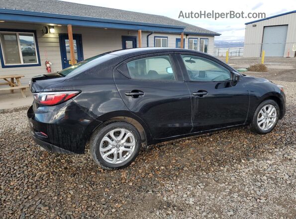 3MYDLBYV9HY180697 2017 TOYOTA YARIS Black 360 interior view