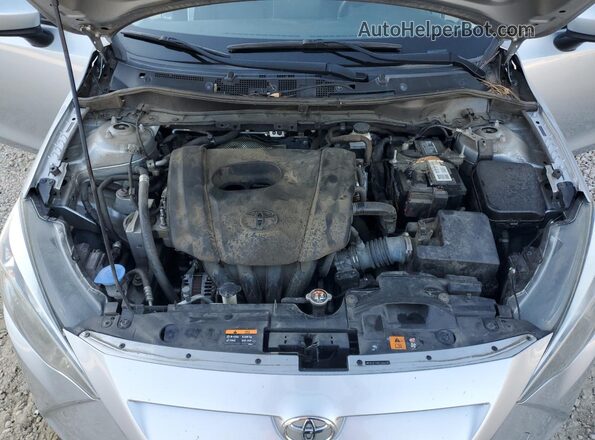 3MYDLBYV9KY505226 2019 TOYOTA YARIS Silver Widok wnętrza z tyłu