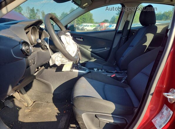 3MYDLBYVXKY513352 2019 TOYOTA YARIS Красный Вид салона спереди