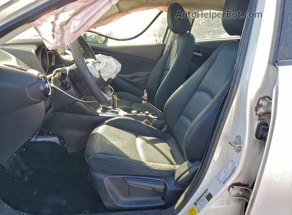 3MYDLBYVXLY704819 2020 TOYOTA YARIS Белый Вид салона спереди