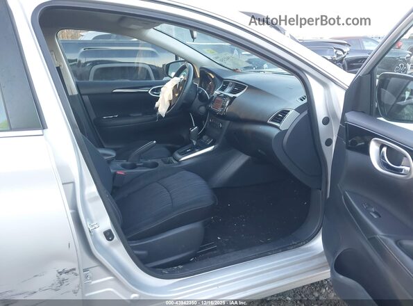 3N1AB7AP6HY296925 2017 NISSAN SENTRA Silver Widok wnętrza z przodu