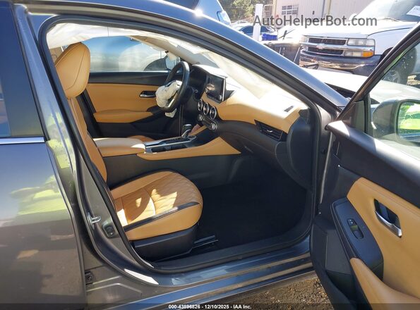 3N1AB8CV8PY306063 2023 NISSAN SENTRA Серый Вид салона спереди