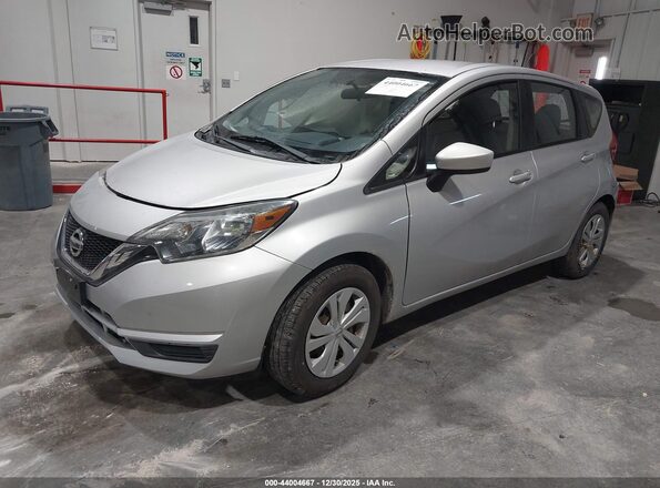 3N1CE2CP2JL368349 2018 NISSAN VERSA NOTE Silver Vista tres cuartos delantera izquierda