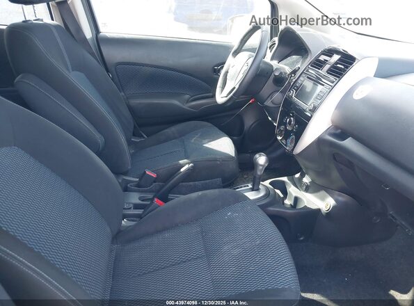 3N1CE2CP5JL358561 2018 NISSAN VERSA NOTE Gray Vista interior delantera