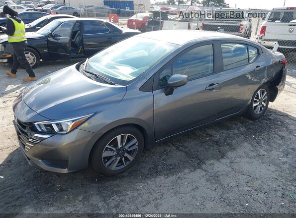 3N1CN8EV4PL822656 2023 NISSAN VERSA Серый Передняя левая четверть