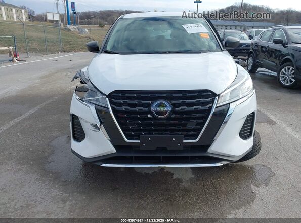 3N1CP5BV2SL486155 2025 NISSAN KICKS PLAY White Սալոնի հետևի տեսք