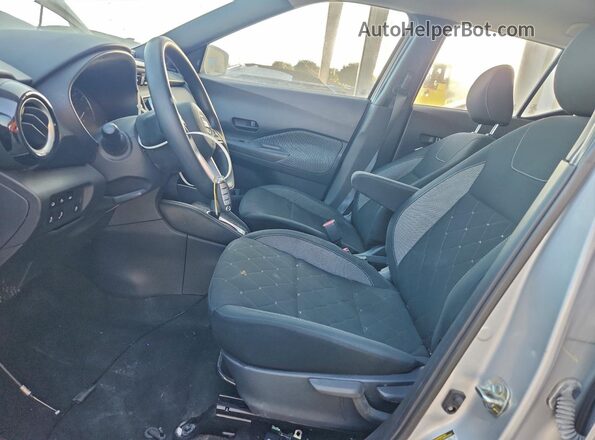 3N1CP5BV5LL543529 2020 NISSAN KICKS Серебряный Вид салона спереди