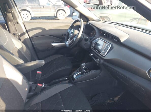 3N1CP5CU2KL550278 2019 NISSAN KICKS Silver Front interior view