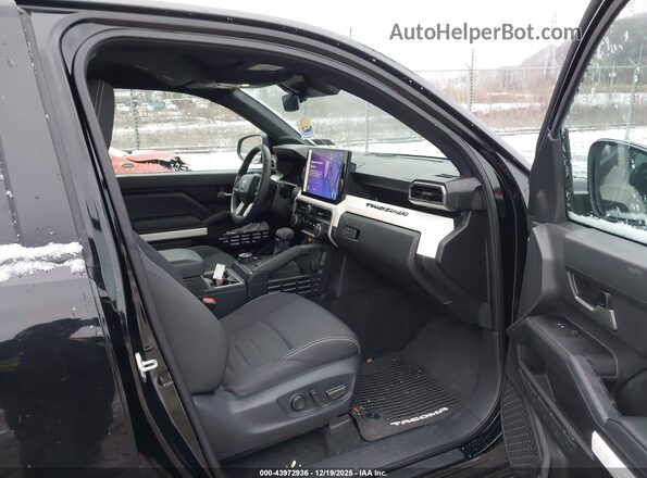 3TMLB5JN2RM068132 2024 TOYOTA TACOMA Black Widok wnętrza z przodu