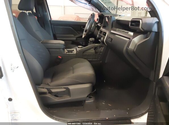 3TMLB5JN9RM079824 2024 TOYOTA TACOMA White Вид салону спереду