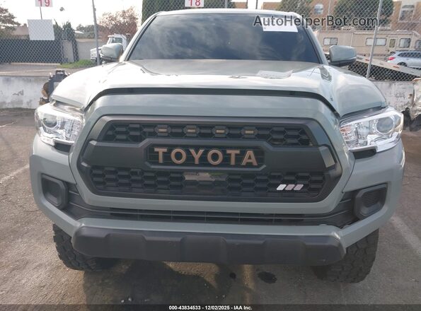 3TYCZ5AN2NT097611 2022 TOYOTA TACOMA Green Widok zestawu wskaźników