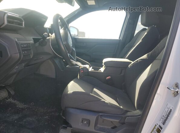 3TYJDAHN3ST022061 2025 TOYOTA TACOMA White Vista interior delantera
