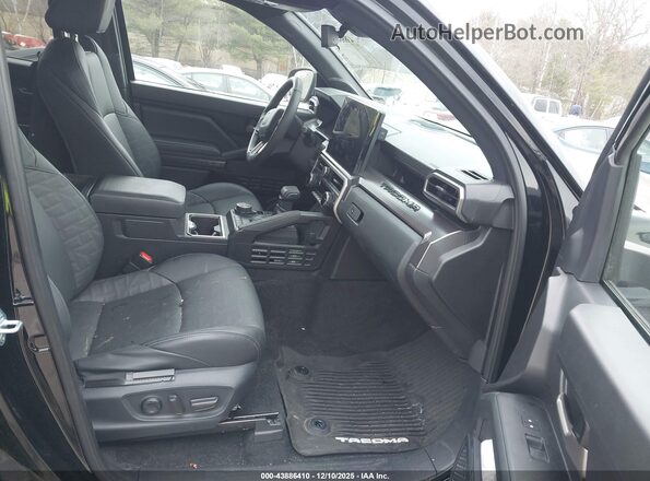 3TYLC5LN1RT014691 2024 TOYOTA TACOMA HYBRID Black Вид салону спереду