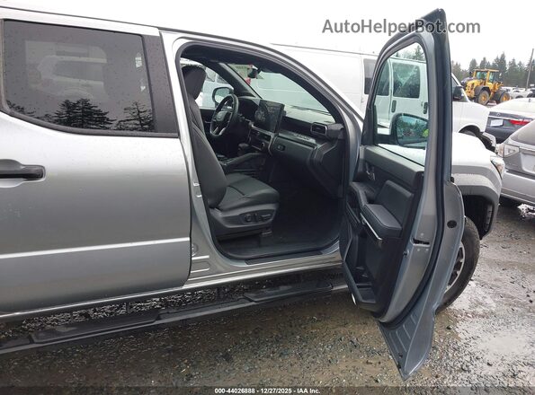 3TYLC5LN2RT004297 2024 TOYOTA TACOMA HYBRID Gray Widok wnętrza z przodu
