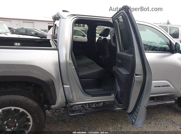 3TYLC5LN2RT004297 2024 TOYOTA TACOMA HYBRID Gray Widok naklejki z numerem VIN