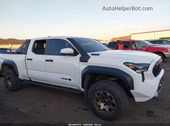 3TYLF5LN2RT002170 2024 TOYOTA TACOMA HYBRID White Սալոնի հետևի տեսք