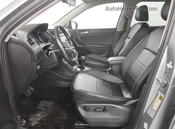 3VV2B7AX8MM126909 2021 VOLKSWAGEN TIGUAN Серебряный Вид салона спереди