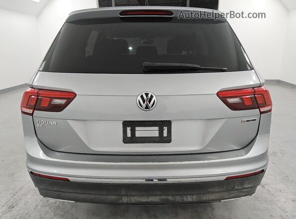 3VV2B7AX8MM126909 2021 VOLKSWAGEN TIGUAN Серебряный Вид сзади