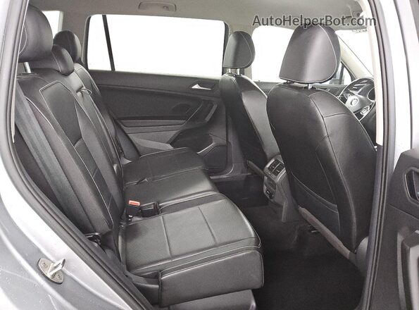 3VV2B7AX8MM126909 2021 VOLKSWAGEN TIGUAN Серебряный Вид задней части салона