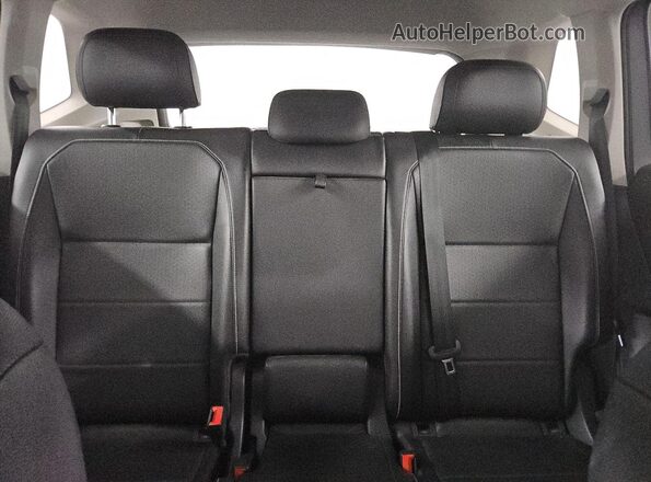 3VV2B7AX8MM126909 2021 VOLKSWAGEN TIGUAN Серебряный Вид задних сидений