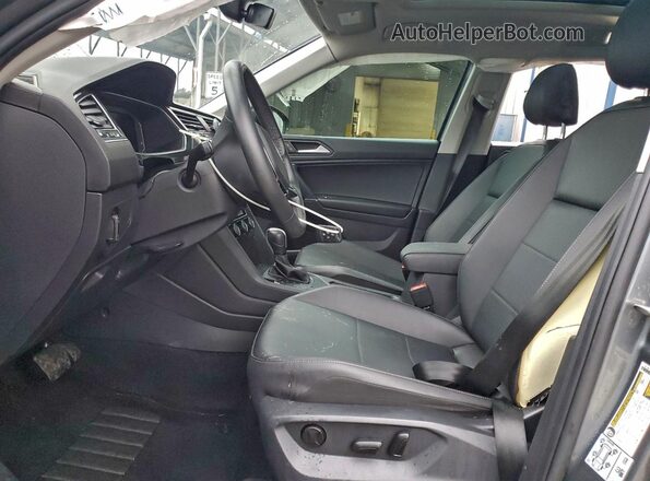 3VV3B7AX1LM106021 2020 VOLKSWAGEN TIGUAN Gray Widok wnętrza z przodu