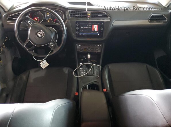 3VV3B7AX2JM221160 2018 VOLKSWAGEN TIGUAN White Առջևի վահանակի տեսք