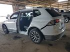 2018 Volkswagen Tiguan Se White vin: 3VV3B7AX2JM221160