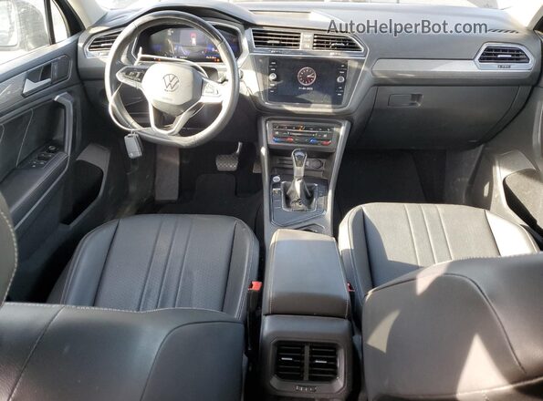 3VV3B7AX2NM138981 2022 VOLKSWAGEN TIGUAN Черный Вид панели приборов