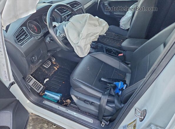 3VV3B7AX7MM118823 2021 VOLKSWAGEN TIGUAN Белый Вид салона спереди