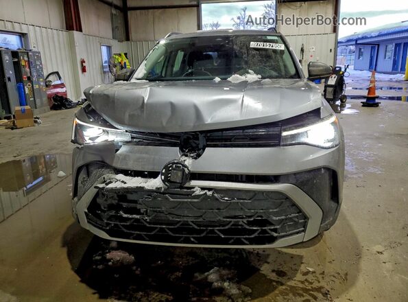 3VV8C7B2XSM047166 2025 VOLKSWAGEN TAOS Серебряный Вид спереди