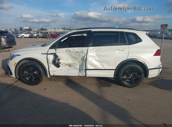 3VVCB7AX2PM130527 2023 VOLKSWAGEN TIGUAN White 360 interior view
