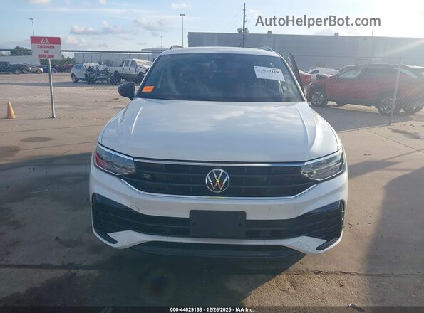 3VVCB7AX2PM130527 2023 VOLKSWAGEN TIGUAN White Instrument cluster view