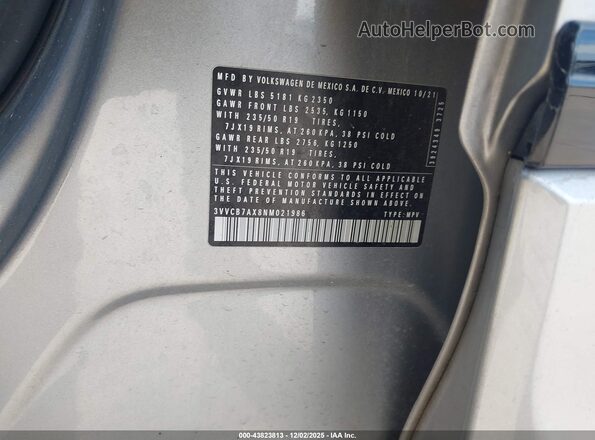 3VVCB7AX8NM021986 2022 VOLKSWAGEN TIGUAN Серебряный Вид подкапотного пространства