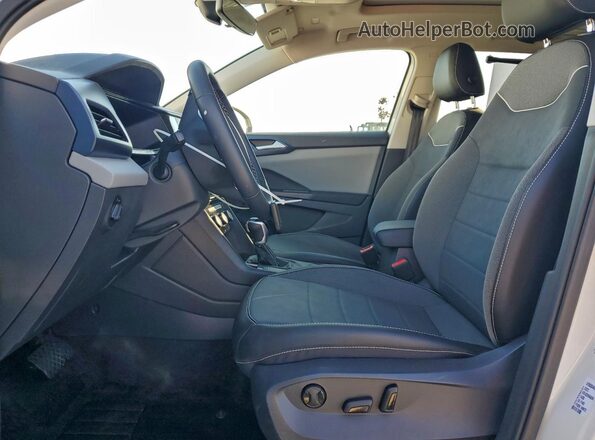 3VVEX7B26PM302829 2023 VOLKSWAGEN TAOS Белый Вид салона спереди