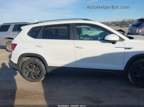 3VVLX7B2XNM023890 2022 VOLKSWAGEN TAOS Белый Вид задней части салона
