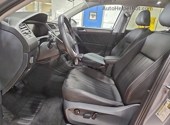 3VVMB7AX7RM104769 2024 VOLKSWAGEN TIGUAN Gray Вид салону спереду