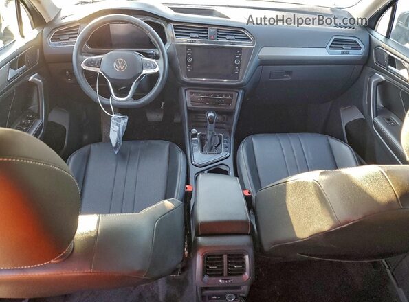 3VVNB7AX6PM014952 2023 VOLKSWAGEN TIGUAN Silver Widok deski rozdzielczej