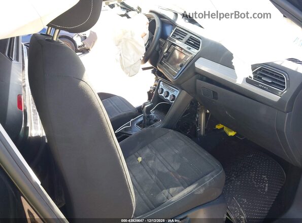 3VVRB7AX7PM017747 2023 VOLKSWAGEN TIGUAN Black Front interior view