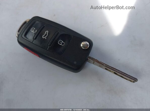 3VW5DAAT0JM515018 2018 VOLKSWAGEN BEETLE Blue Vista del salpicadero