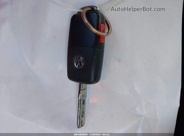 3VW5DAAT3JM510735 2018 VOLKSWAGEN BEETLE White Вид панелі приладів